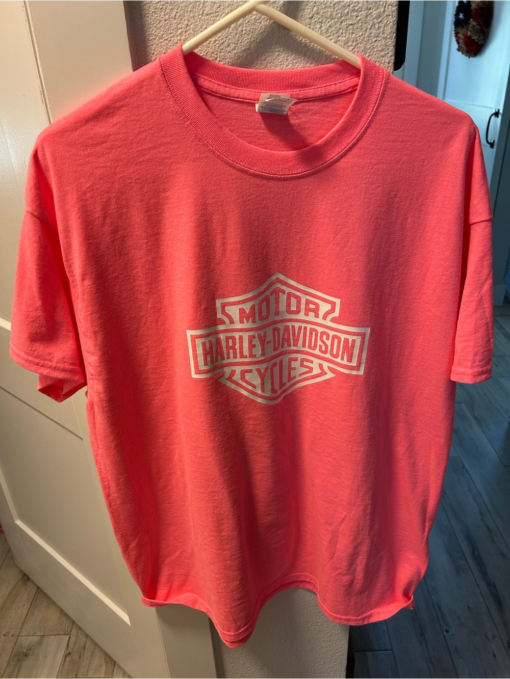 Gildan Men’s Coral Pink Harley-Davidson Logo Tee